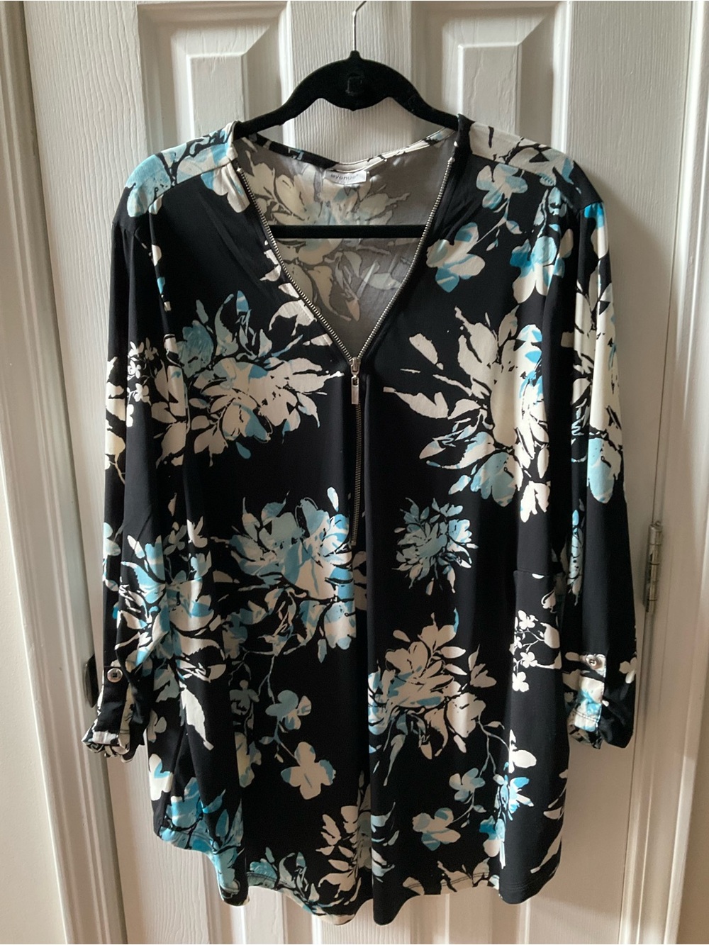 Avenue Black Floral Blouse 22/24 Zip Front